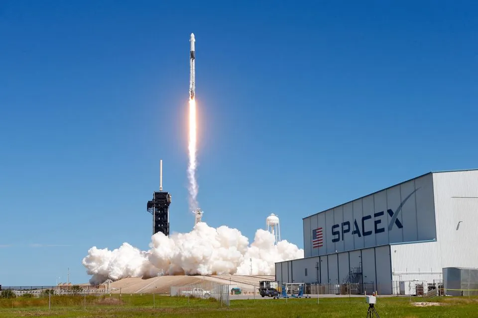SpaceX Falcon 9 raket med Dragon modul opsendelser
